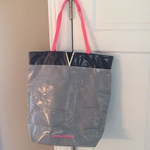 NWOT Victoria’s Secret Bl/Wh Bag w/ Pink Handles